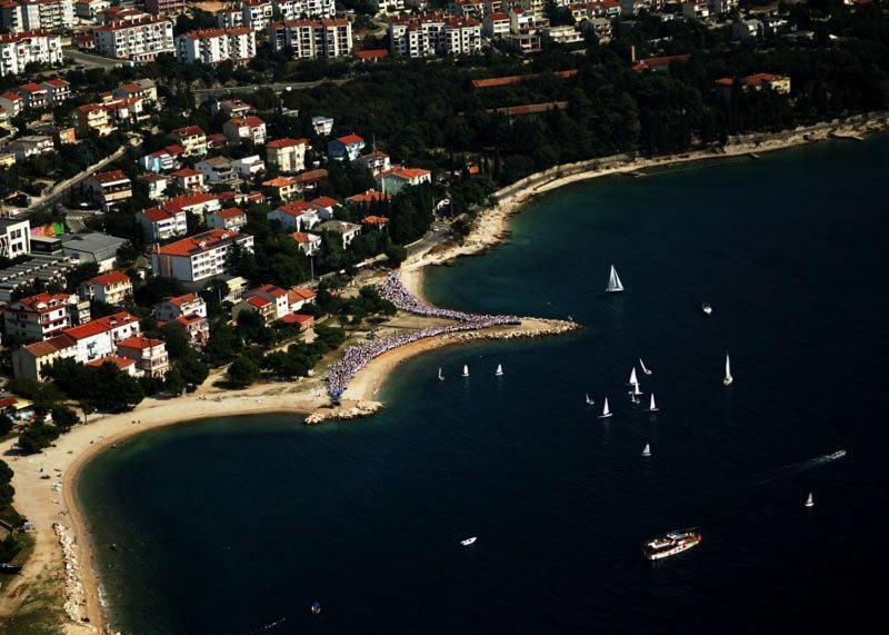Apartments Flora Crikvenica Luaran gambar