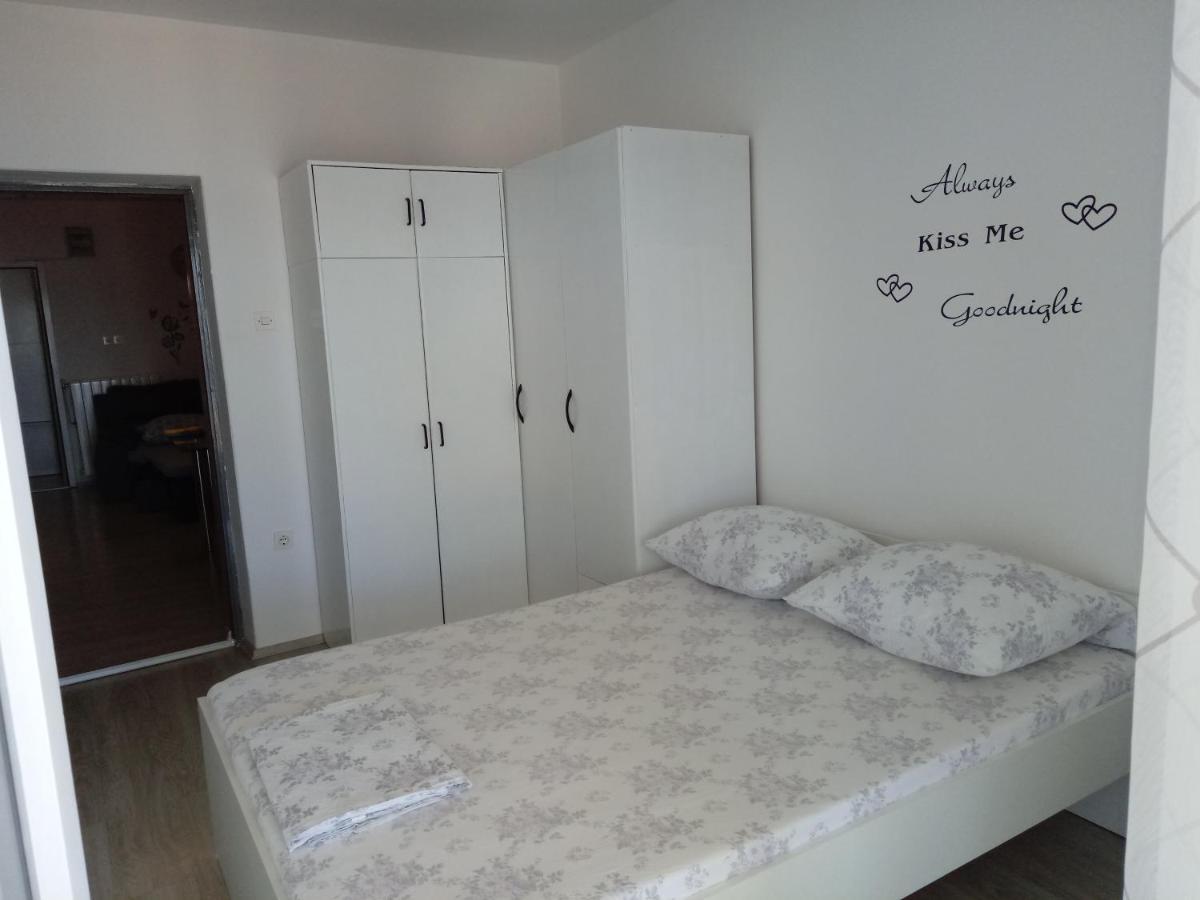 Apartments Flora Crikvenica Luaran gambar
